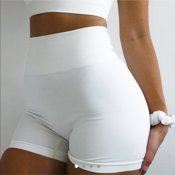 2Pc White Cream Seamless Set (Top + Shorts) - Picture 5 of 8